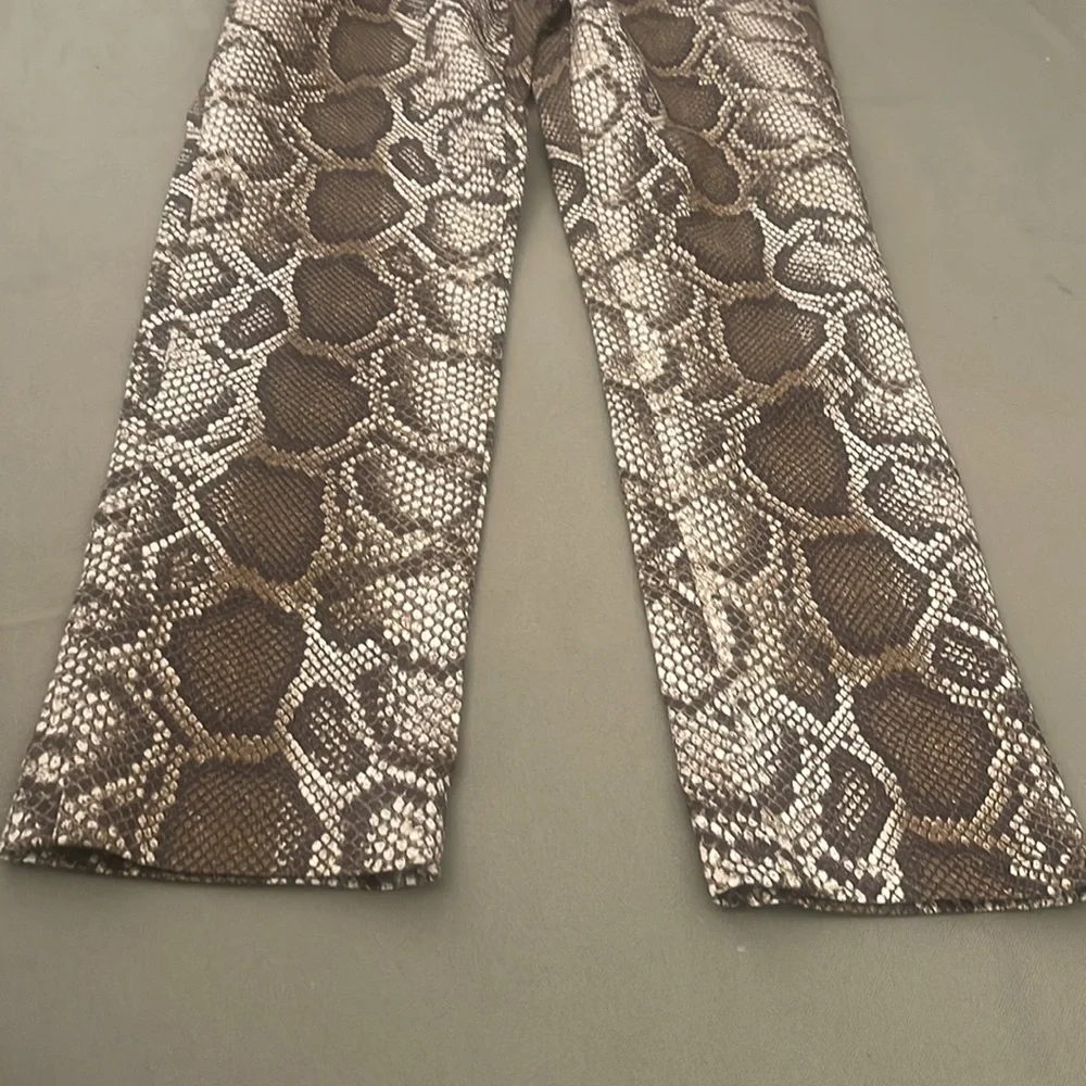 MICHAEL KORS Snake-Print  brown size 6” Women’s Jeans W Pockets front and Back
